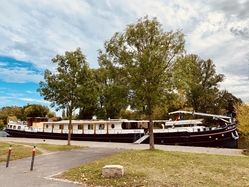 Merlijn docked in Hassfurth