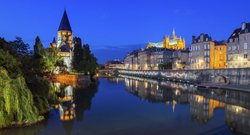 Metz Temple neuf by night