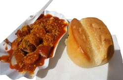 Currywurst-mit-brötchen