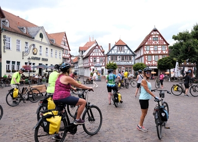 Merlijns romantische Reise entlang hölzerner Fachwerkhäuser und Biergärten