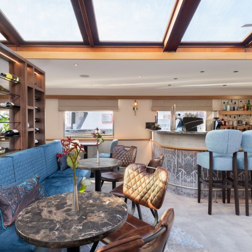 Nieuw interieur boven-dek klaar Nieuw interieur boven-dek klaar