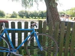 Peene river, old bike and Merlijn